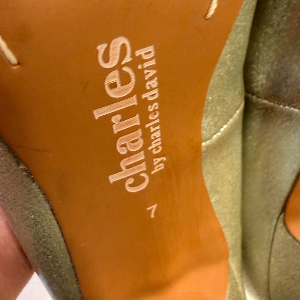 We Like to Party! Charles by Charles David “Pact” Shimmering Silver Heels, Sz 7 - Picture 11 of 12